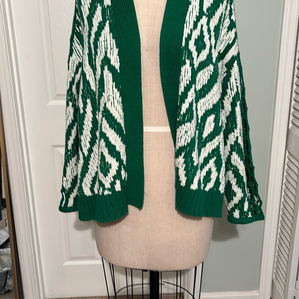Anthropologie Green and White Shrug with Bold Pattern